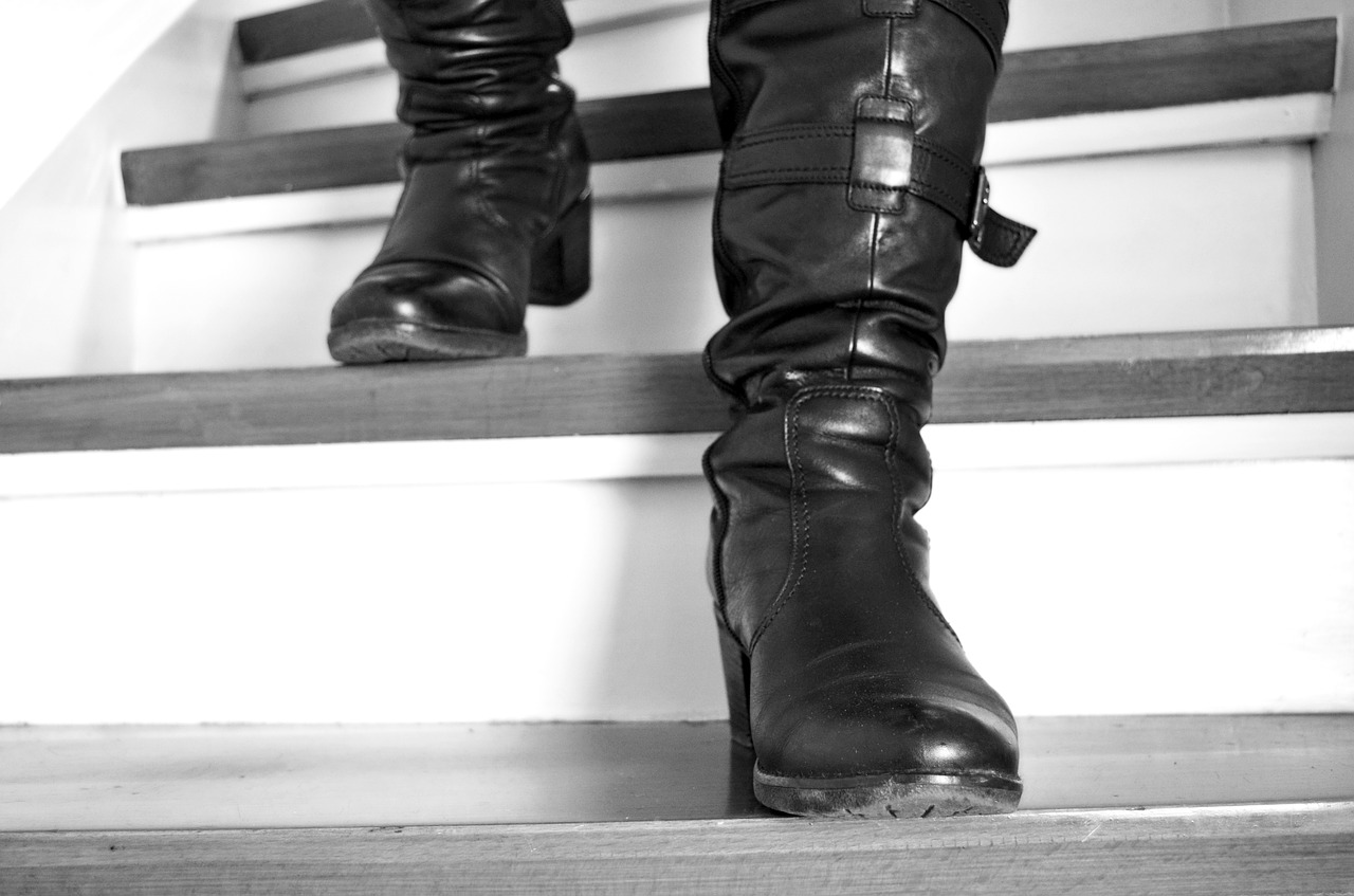 Stairs Boots Leather Boots Go Down - KlausHausmann / Pixabay