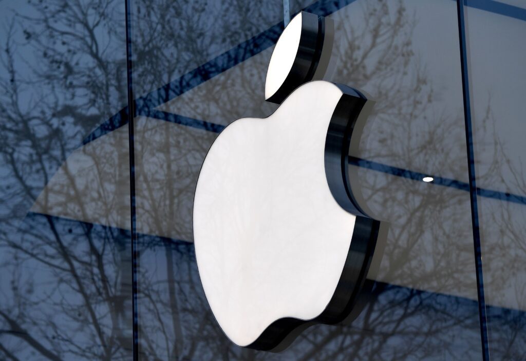 The logo of the US multinational technology company Apple is ondisplay on the facade of an Apple store in Brussels, on February 8, 2018.  / AFP PHOTO / Emmanuel DUNAND        (Photo credit should read EMMANUEL DUNAND/AFP/Getty Images)